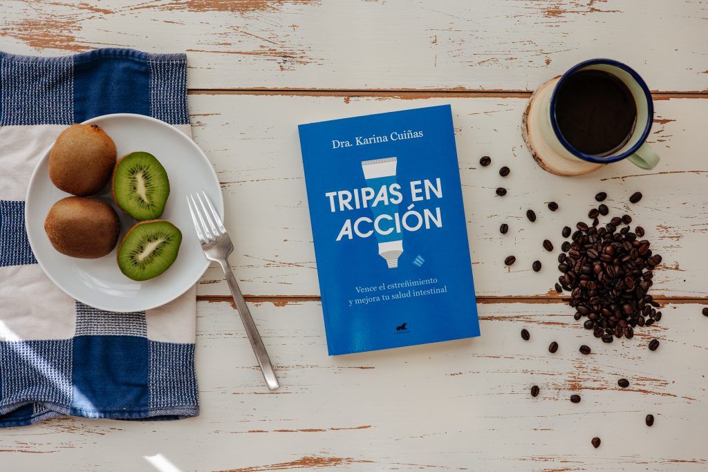 En el libro Tripas en Acción encontrarás muchas estrategias para aliviar el estreñimiento y prevenir los problemas proctológicos
